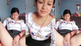 Cewek Seksi Asal Goa Mainin Memek Basahnya Pake Jari